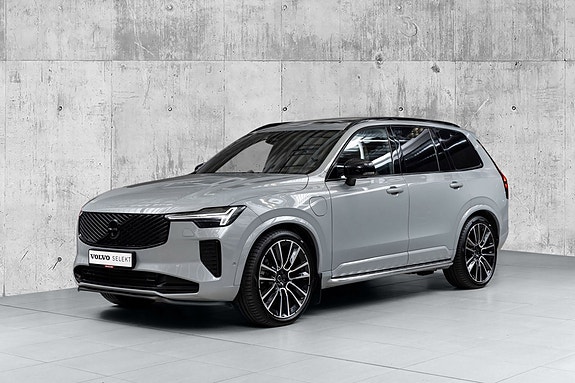 Volvo XC90 2 of 30
