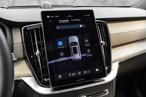 Volvo XC90 20 of 30