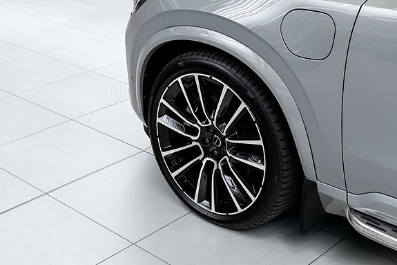 Volvo XC90 10 of 30