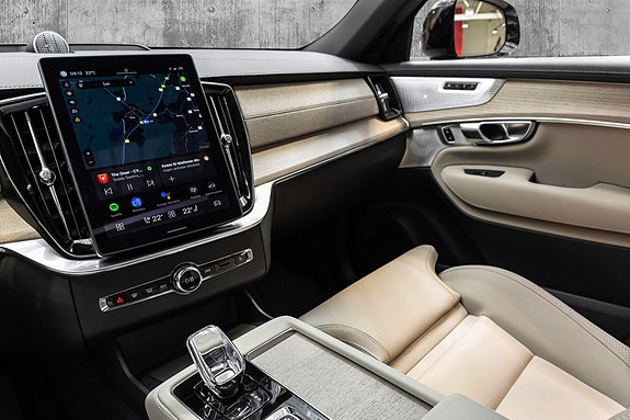Volvo XC90 14 of 30