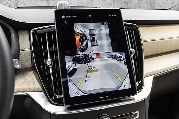 Volvo XC90 17 of 30
