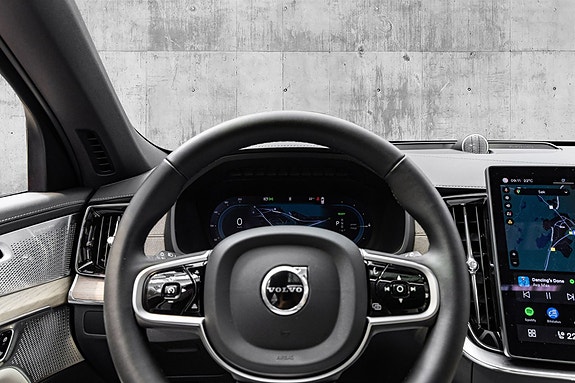 Volvo XC90 11 of 30