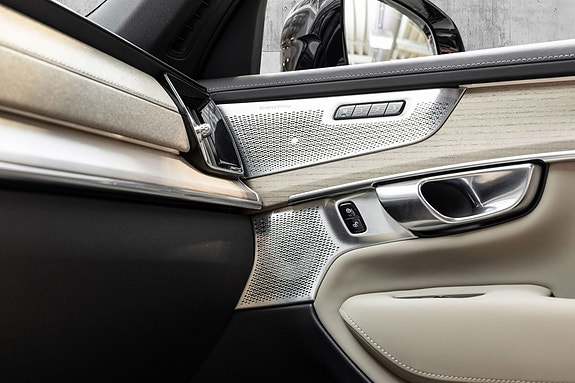 Volvo XC90 22 of 30