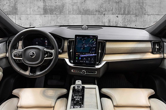 Volvo XC90 30 of 30