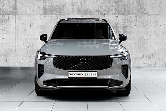 Volvo XC90 4 of 30
