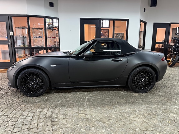 Mazda MX-5 2 of 15