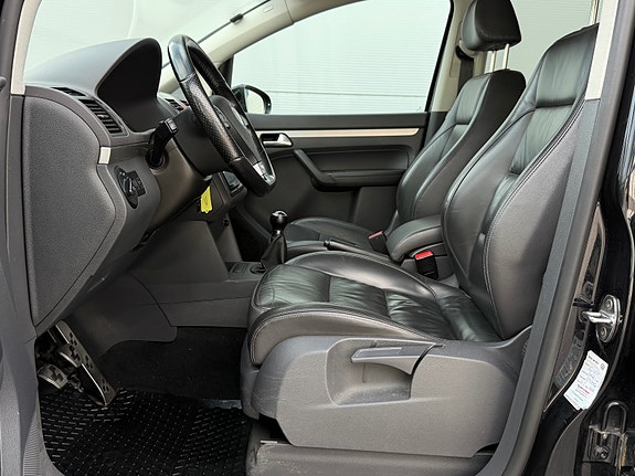 Volkswagen Touran 14 of 30