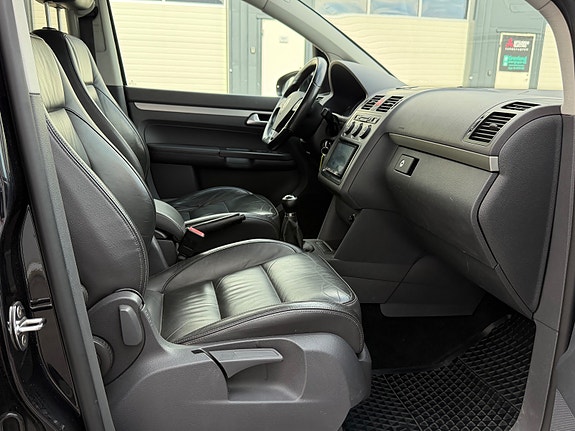 Volkswagen Touran 17 of 30