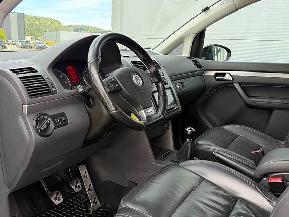 Volkswagen Touran 16 of 30