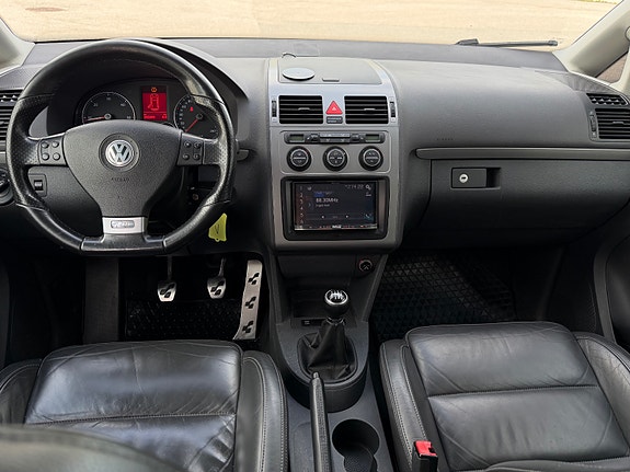 Volkswagen Touran 22 of 30