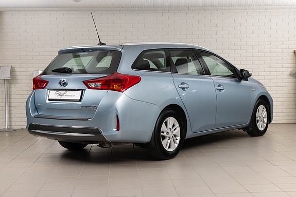Toyota Auris 2 of 24
