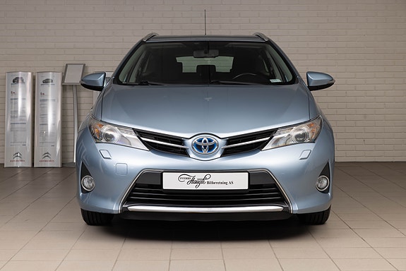 Toyota Auris 7 of 24