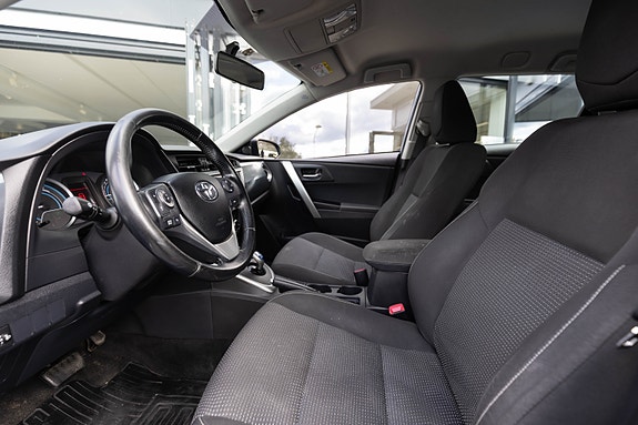 Toyota Auris 10 of 24