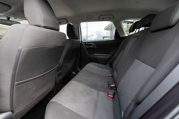 Toyota Auris 12 of 24