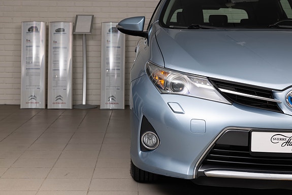 Toyota Auris 8 of 24