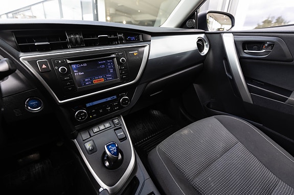Toyota Auris 11 of 24
