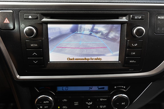 Toyota Auris 19 of 24