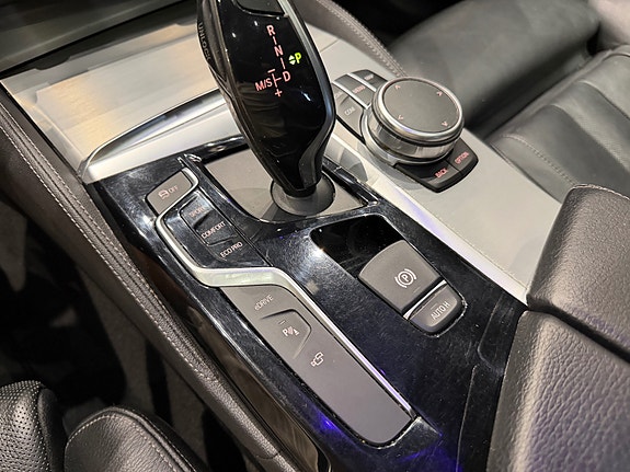 BMW 530e 28 of 30