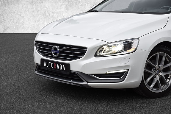 Volvo V60 2 of 18
