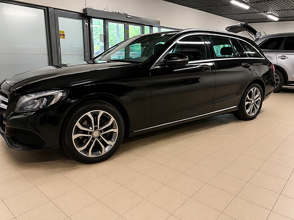 Mercedes-Benz C180 2 of 30