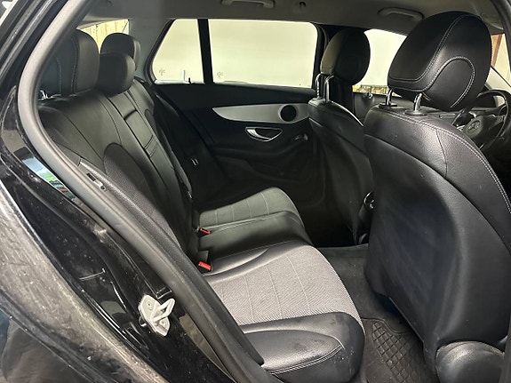 Mercedes-Benz C180 11 of 30