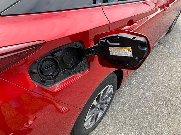 Toyota Prius Plug-in Hybrid 7 of 14