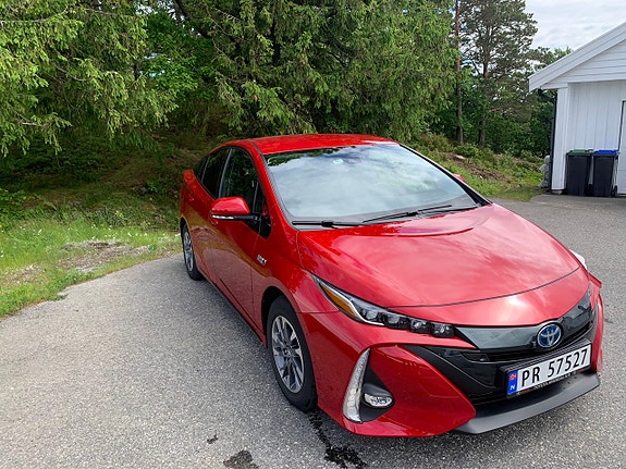 Toyota Prius Plug-in Hybrid 2 of 14