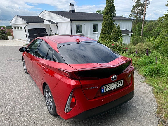 Toyota Prius Plug-in Hybrid 3 of 14