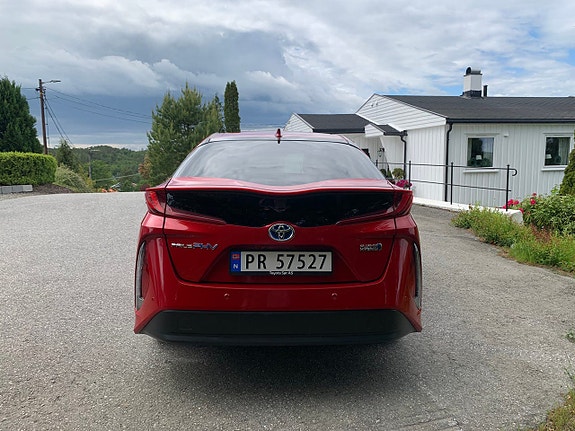 Toyota Prius Plug-in Hybrid 4 of 14