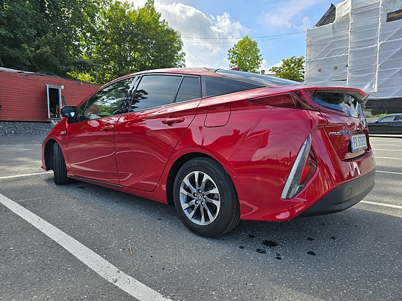 Toyota Prius Plug-in Hybrid 13 of 14