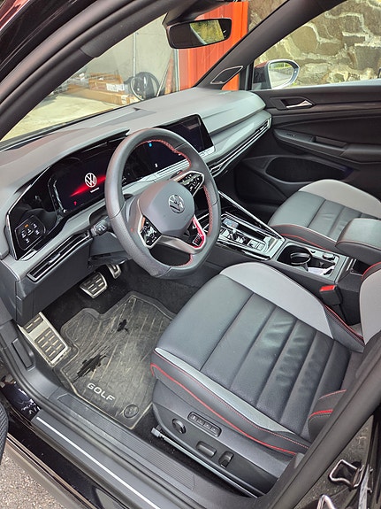 Volkswagen Golf VIII 5 of 6