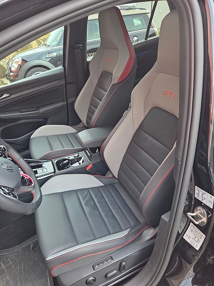 Volkswagen Golf VIII 4 of 6