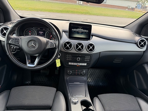 Mercedes-Benz B180 12 of 24