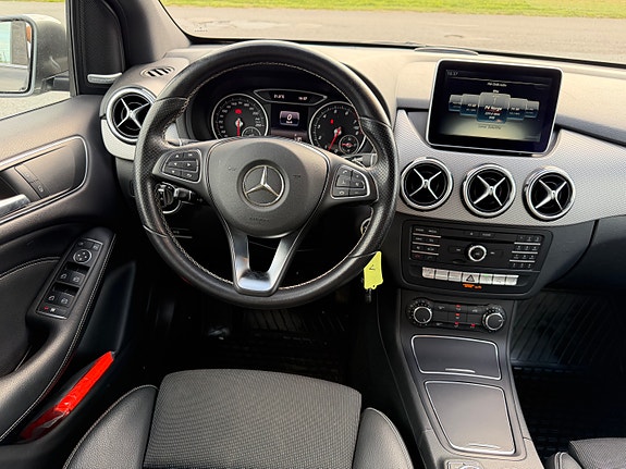 Mercedes-Benz B180 13 of 24