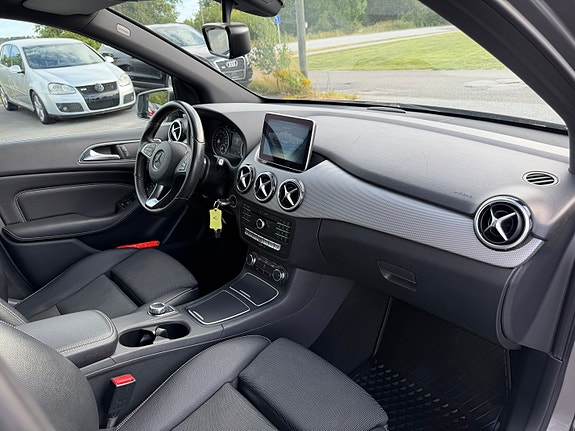 Mercedes-Benz B180 18 of 24