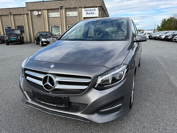 Mercedes-Benz B180 2 of 24