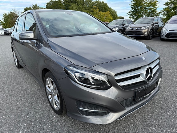 Mercedes-Benz B180 4 of 24