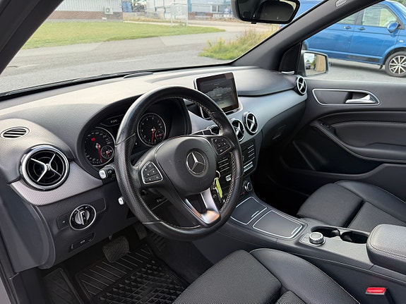 Mercedes-Benz B180 11 of 24