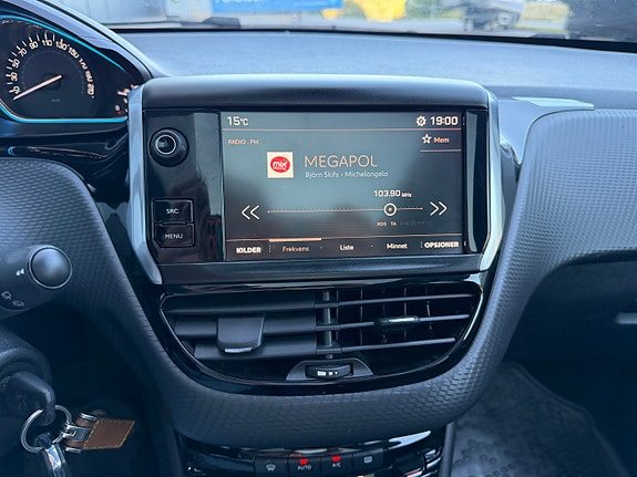 Peugeot 2008 29 of 30