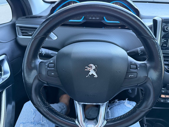 Peugeot 2008 27 of 30