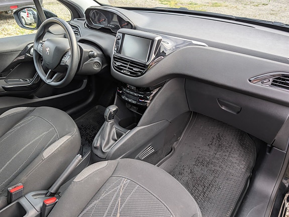 Peugeot 208 29 of 30