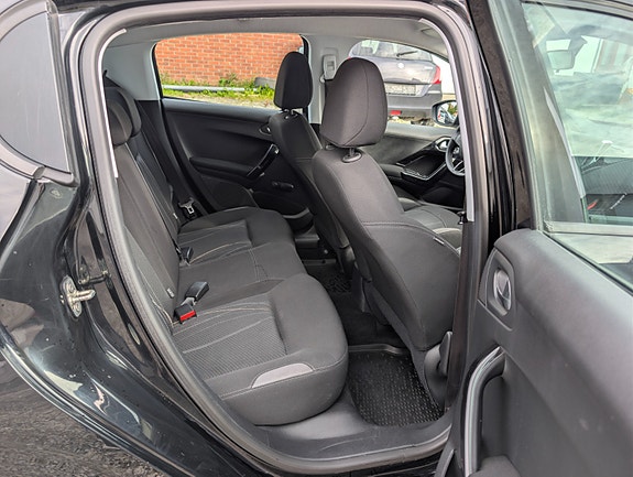Peugeot 208 25 of 30