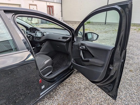 Peugeot 208 27 of 30