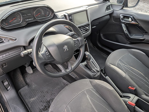 Peugeot 208 12 of 30