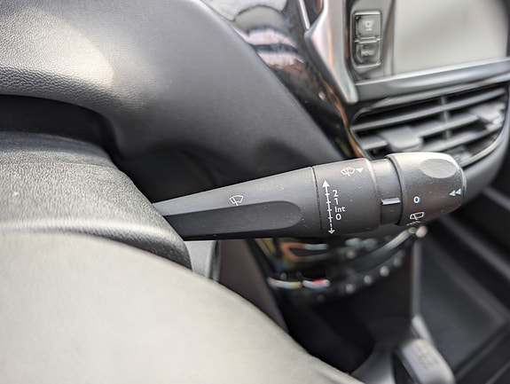 Peugeot 208 15 of 30