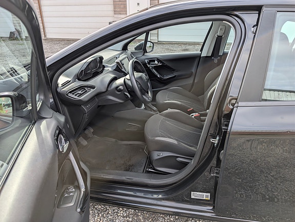 Peugeot 208 11 of 30