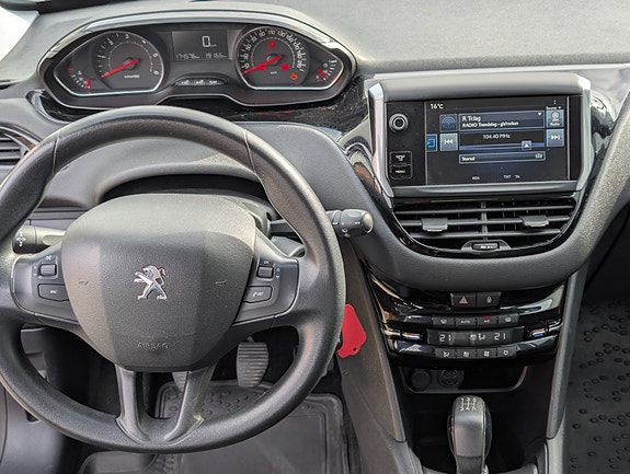 Peugeot 208 18 of 30
