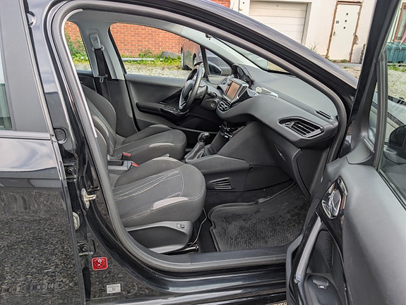 Peugeot 208 28 of 30