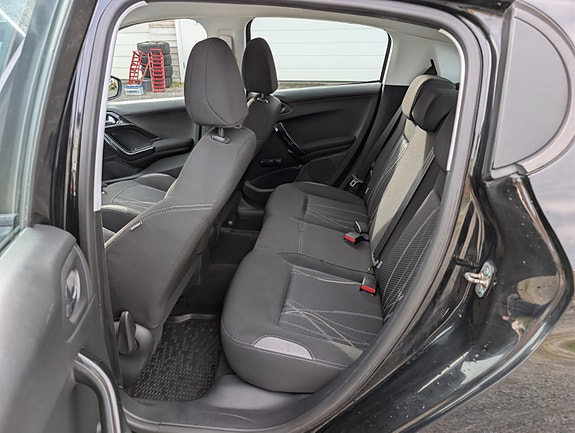 Peugeot 208 20 of 30