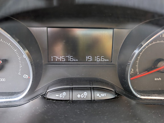 Peugeot 208 13 of 30